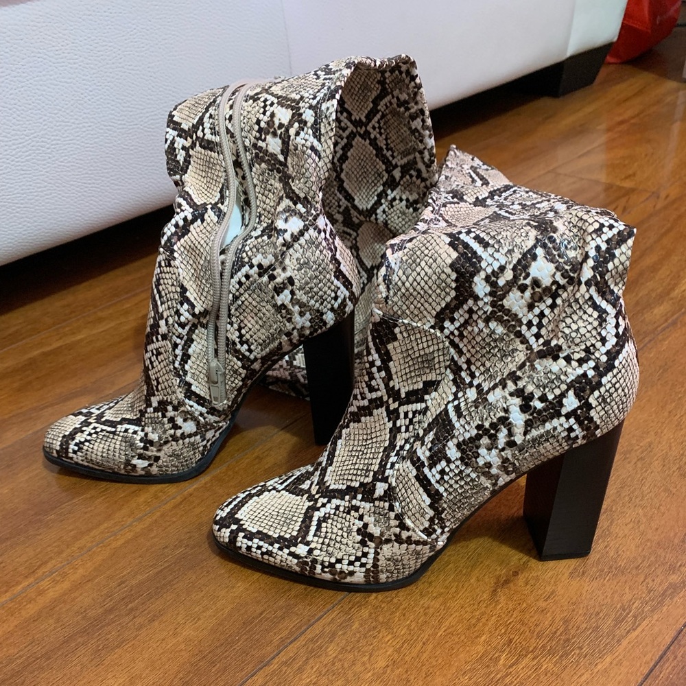 Forever 21 Cheetah print faux leather knee high boots size 7